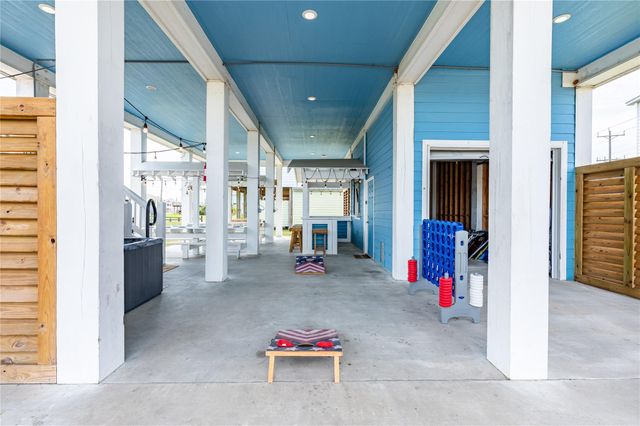 997 S Redfish Street, Crystal Beach, TX 77650