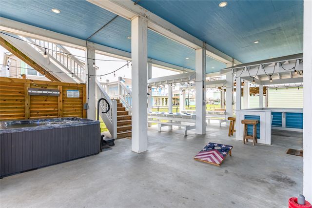 997 S Redfish Street, Crystal Beach, TX 77650
