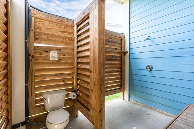 997 S Redfish Street, Crystal Beach, TX 77650