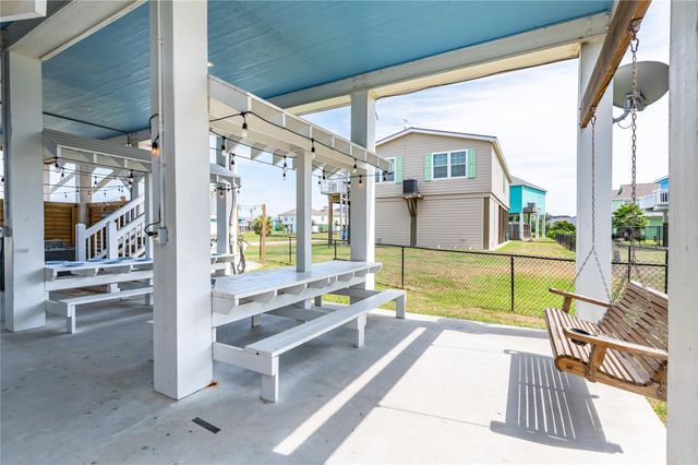 997 S Redfish Street, Crystal Beach, TX 77650