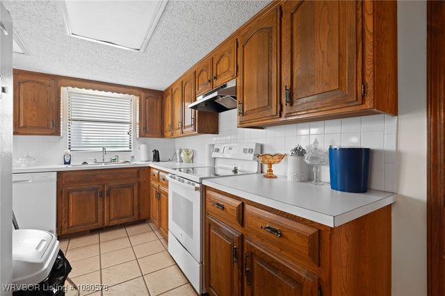 415 Bronzewood Lane, Van Buren, AR 72956