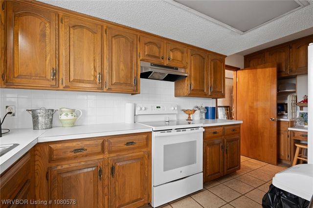 415 Bronzewood Lane, Van Buren, AR 72956