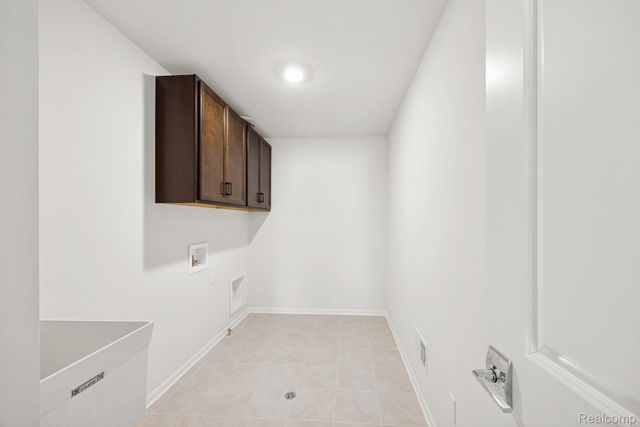 12147 Moore Lane, Washington Township, MI 48094