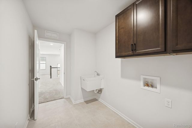 12147 Moore Lane, Washington Township, MI 48094