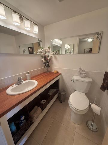 4750 NW 22nd Court 315, Lauderhill, FL 33313