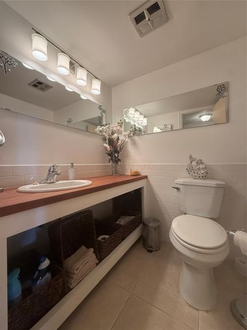 4750 NW 22nd Court 315, Lauderhill, FL 33313