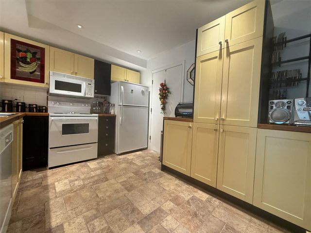 4750 NW 22nd Court 315, Lauderhill, FL 33313