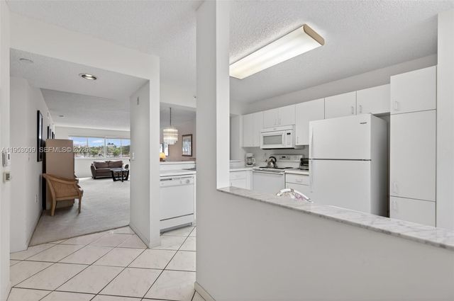 9525 Weldon Cir H205, Tamarac, FL 33321