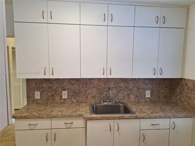 3538 SW 24th St 3538, Miami, FL 33145