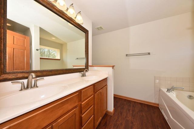 505 Acacia DRIVE, Grafton, WI 53024