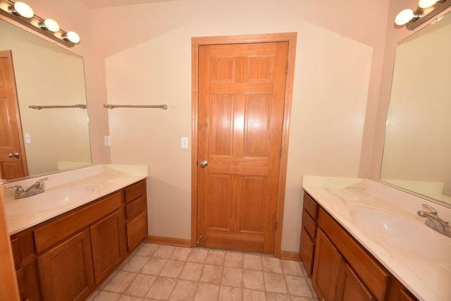 505 Acacia DRIVE, Grafton, WI 53024