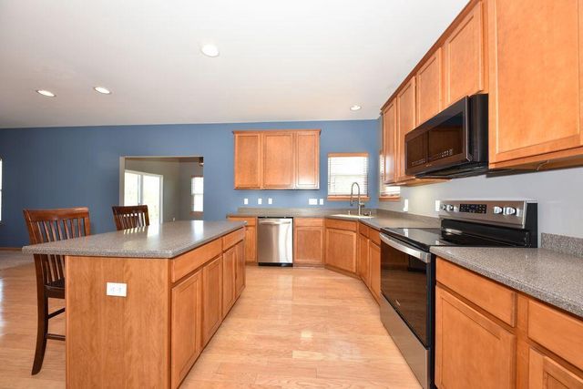 505 Acacia DRIVE, Grafton, WI 53024
