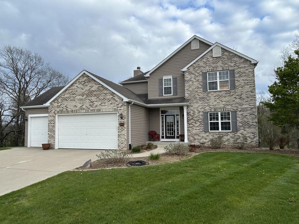 505 Acacia DRIVE, Grafton, WI 53024