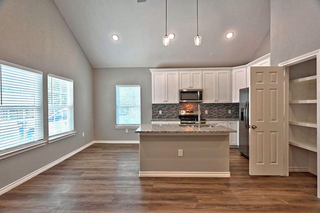 11913 Nelwood, Willis, TX 77318