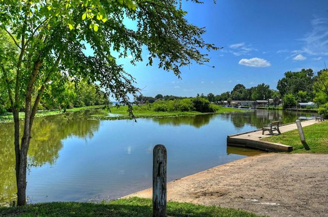 11913 Nelwood, Willis, TX 77318