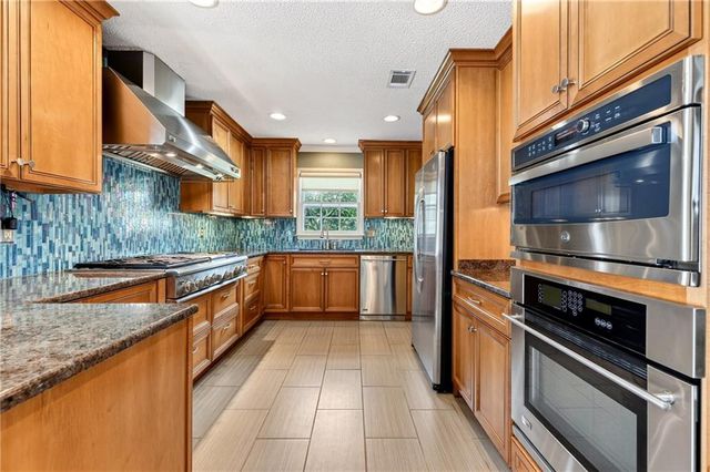 1251 Spring Valley Drive E, Mobile, AL 36693