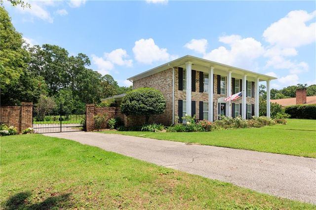 1251 Spring Valley Drive E, Mobile, AL 36693