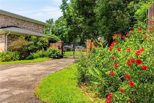 1251 Spring Valley Drive E, Mobile, AL 36693