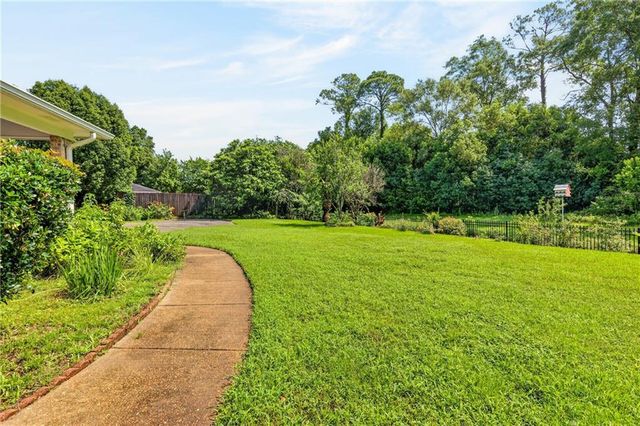 1251 Spring Valley Drive E, Mobile, AL 36693