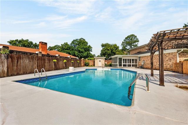 1251 Spring Valley Drive E, Mobile, AL 36693