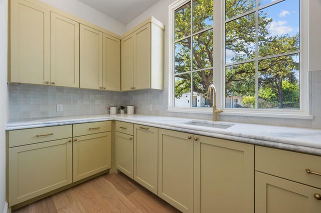 2114 W 11th ST, Austin, TX 78703