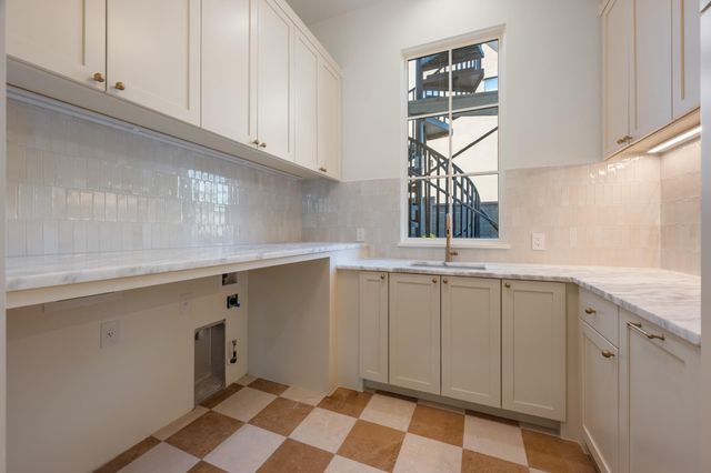 2114 W 11th ST, Austin, TX 78703