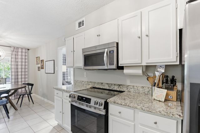 2371 CALKINS RD, Germantown, TN 38139
