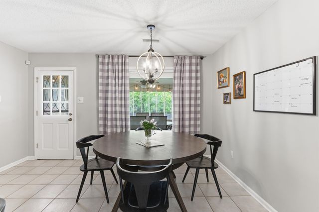 2371 CALKINS RD, Germantown, TN 38139