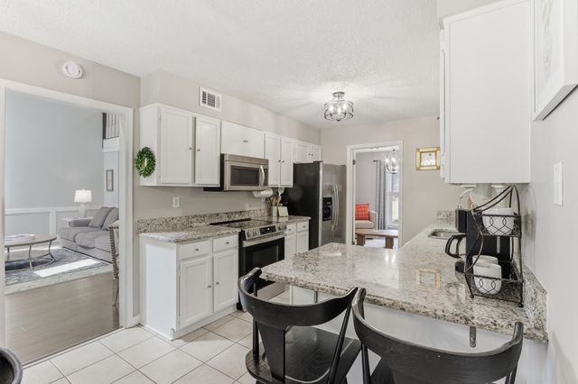 2371 CALKINS RD, Germantown, TN 38139