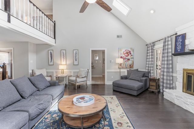 2371 CALKINS RD, Germantown, TN 38139