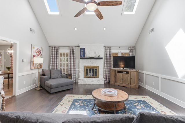 2371 CALKINS RD, Germantown, TN 38139