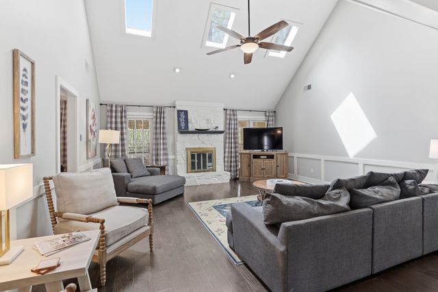 2371 CALKINS RD, Germantown, TN 38139