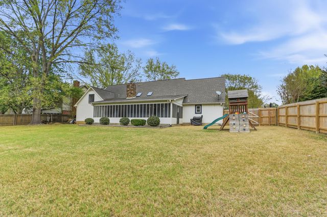 2371 CALKINS RD, Germantown, TN 38139