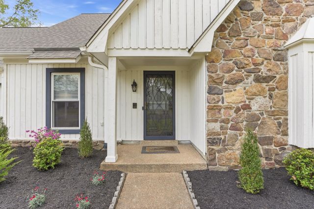2371 CALKINS RD, Germantown, TN 38139