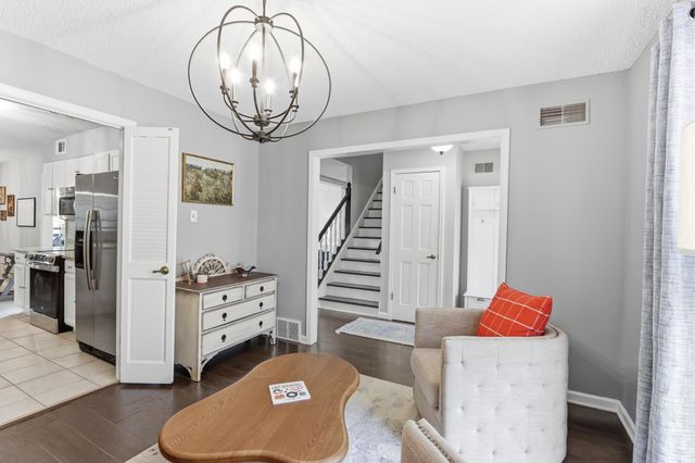 2371 CALKINS RD, Germantown, TN 38139