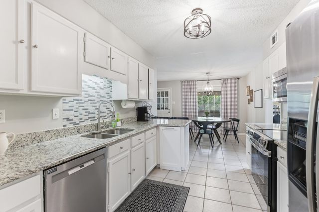 2371 CALKINS RD, Germantown, TN 38139