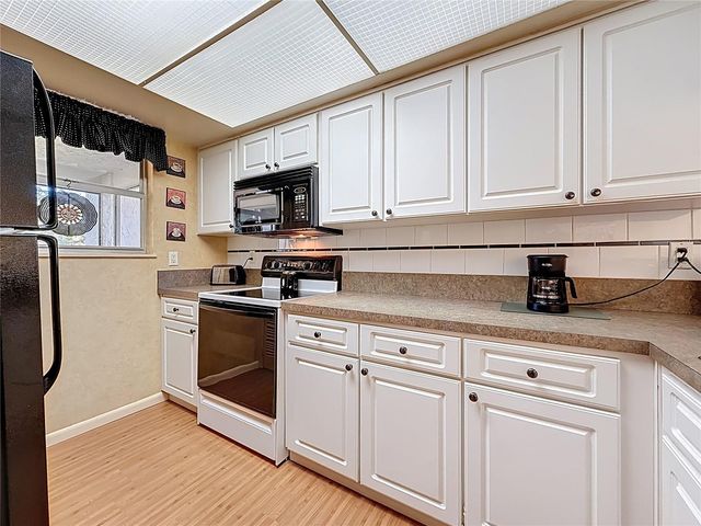 510 WINDRUSH BAY DRIVE, Tarpon Springs, FL 34689