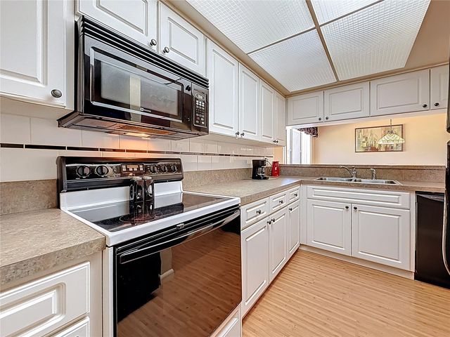 510 WINDRUSH BAY DRIVE, Tarpon Springs, FL 34689