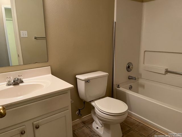 8011 Rio Niebla, San Antonio, TX 78249