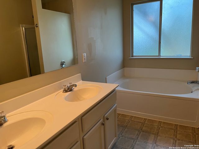 8011 Rio Niebla, San Antonio, TX 78249