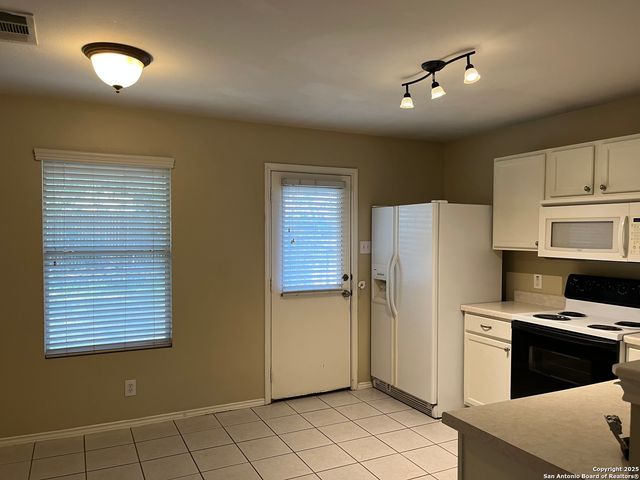 8011 Rio Niebla, San Antonio, TX 78249