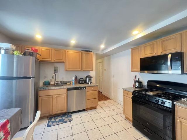 29 Brackett St 29, Boston, MA 02135