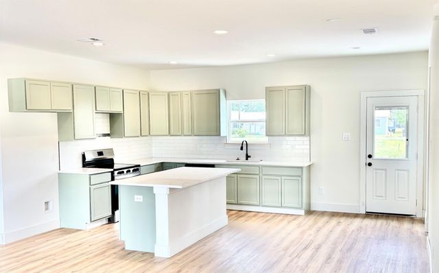 104 Magnolia Street, Lone Oak, TX 75453