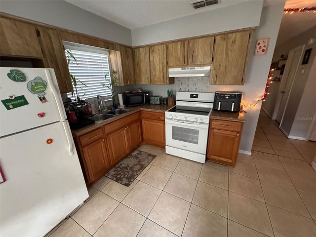 4805 16TH STREET, Zephyrhills, FL 33542