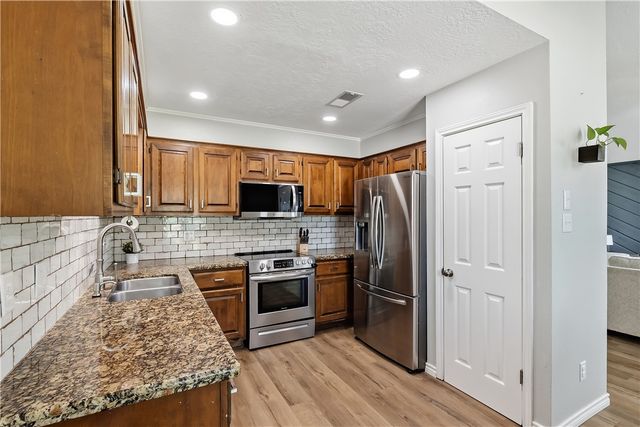 8132 Scasta Road, Bryan, TX 77808