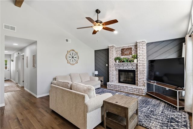 8132 Scasta Road, Bryan, TX 77808