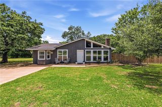8132 Scasta Road, Bryan, TX 77808