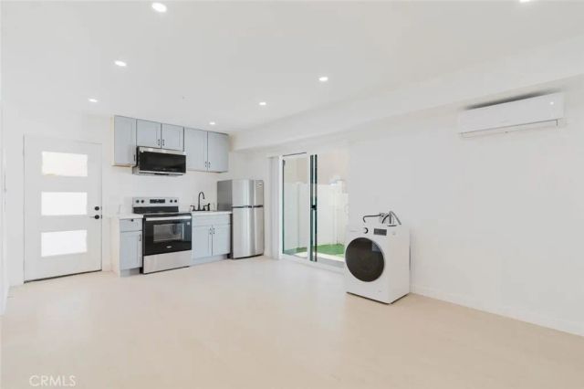 5648 Cartwright Avenue, North Hollywood, CA 91601