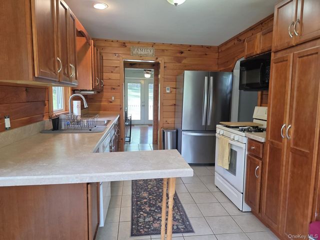 220 Mail Road, Barryville, NY 12719