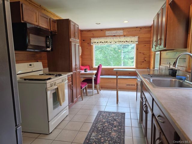 220 Mail Road, Barryville, NY 12719